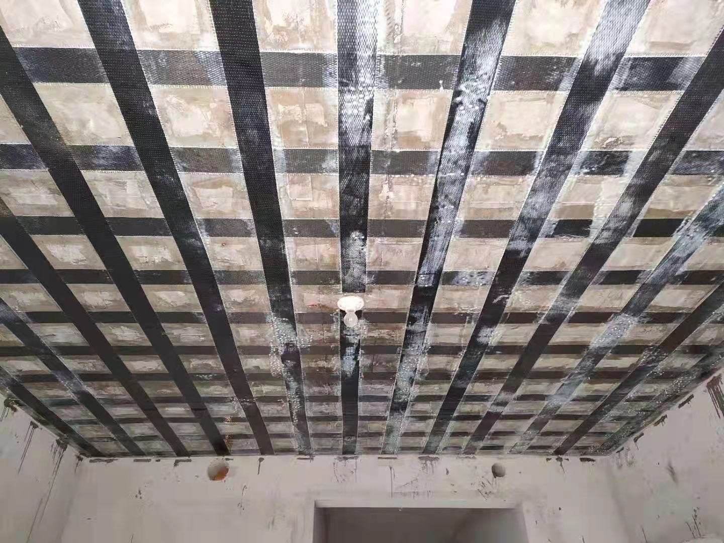 保亭碳纤维板在混凝土结构加固中有何作用